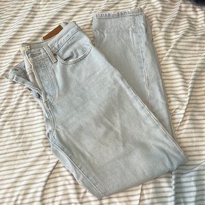 Levi Wedgie Lightwash Straight/Skinny Jeans | 27